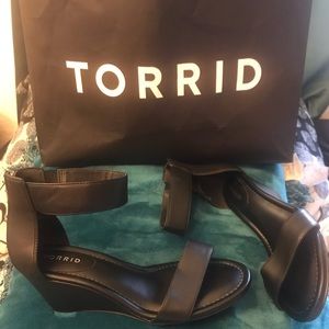 Torrid Wedges